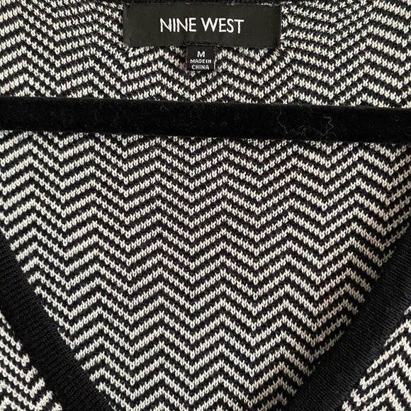Nine West V-Neck Sweater Dress M | Chevron + Houndstooth | Chic Monochrome Knit - Picture 6 of 9